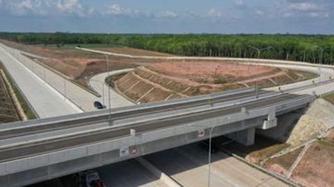 Jokowi Resmikan Jalan Tol Terpanjang di Indonesia