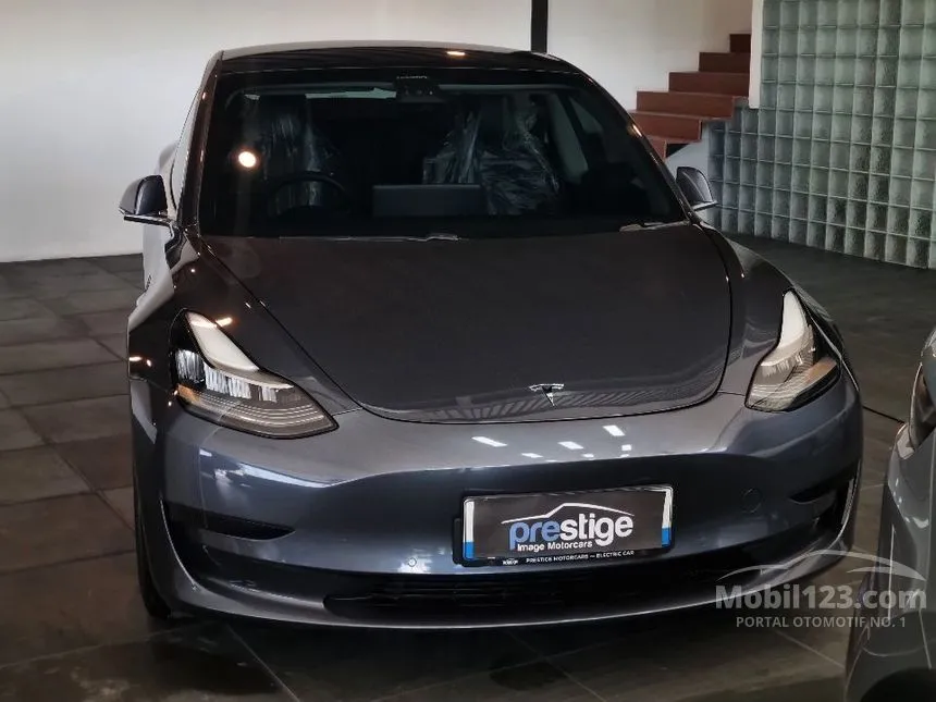 2020 Tesla Model 3 Standard Range Sedan
