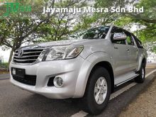 2011 Toyota Hilux Double Cab 2.5 AT Diesel ** ACCIDENT FREE, WELL - KEPT **