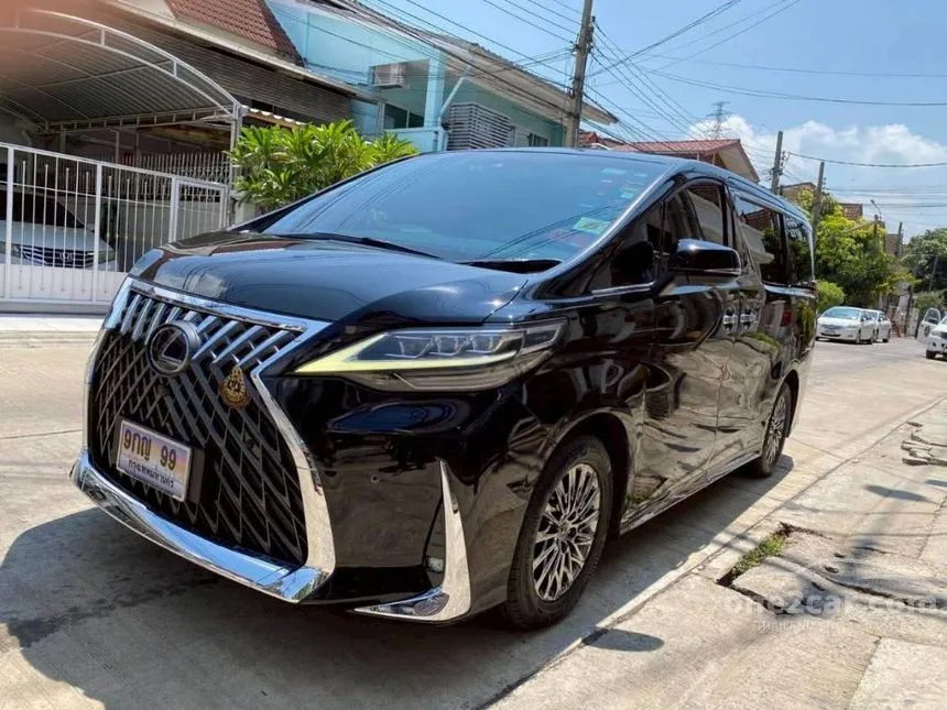2022 Lexus LM300h Executive Van