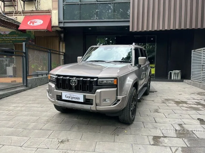 Jual Mobil Toyota Land Cruiser Prado 2025 Kakadu 2.8 di DKI Jakarta Automatic SUV Silver Rp 2.900.000.000