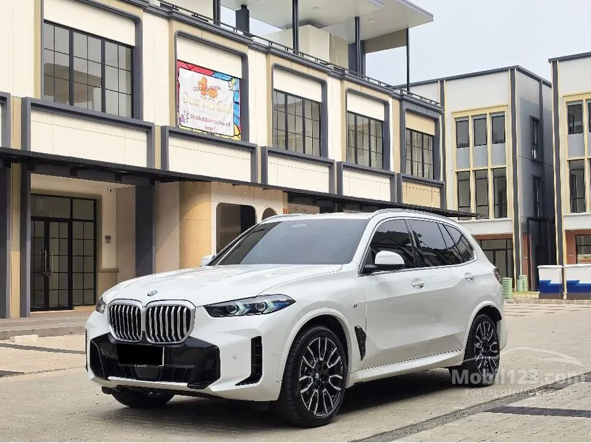 2025 BMW X5 xDrive40i M Sport SUV