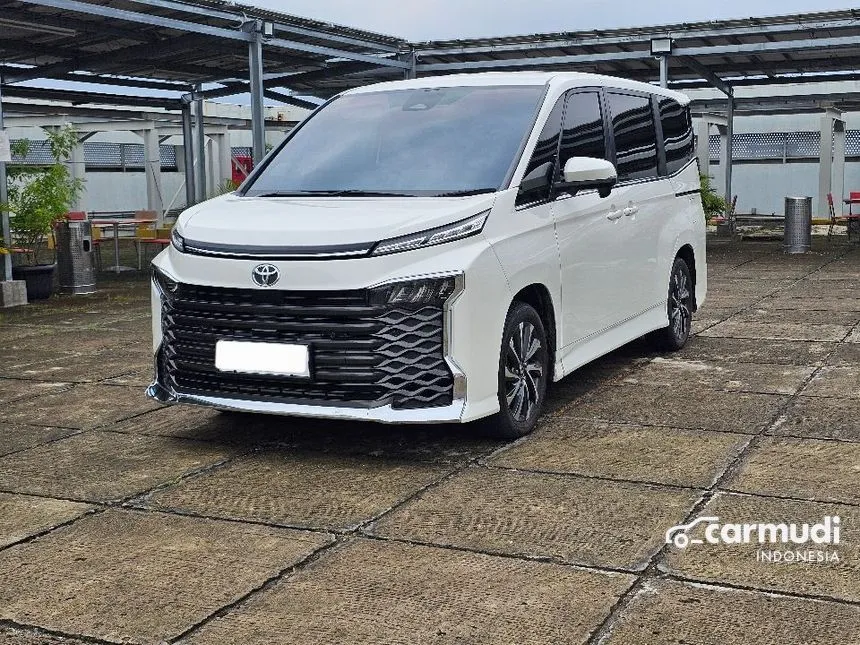 2023 Toyota Voxy (Premium Color) MPV