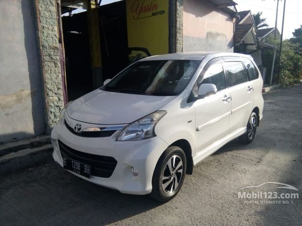Toyota Avanza Luxury Veloz Mobil bekas dijual di Indonesia 
