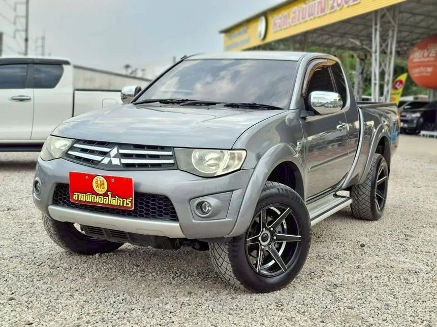 2013 Mitsubishi TRITON GLX Plus Mega Cab Pickup