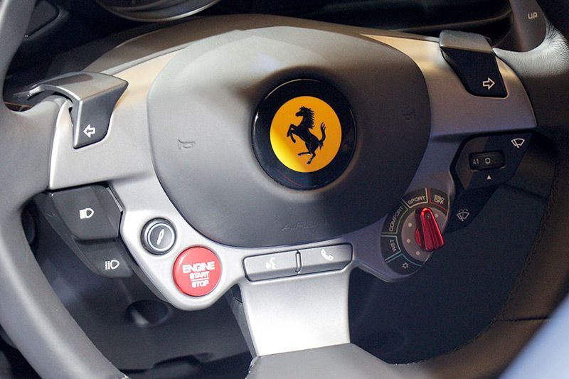 Melihat Ferrari GTC4Lusso T dari Balik Lensa Kamera 50