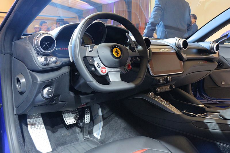 Melihat Ferrari GTC4Lusso T dari Balik Lensa Kamera 29