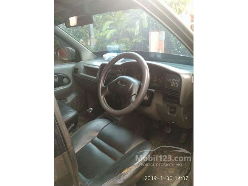 Jual Mobil  Isuzu  Panther  2001 TOURING 2 5 di Sumatera 