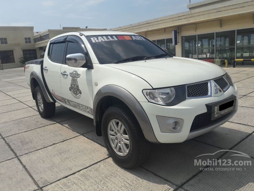 Jual Mobil  Mitsubishi Strada Triton  2013 GLX 2 5 di DKI 