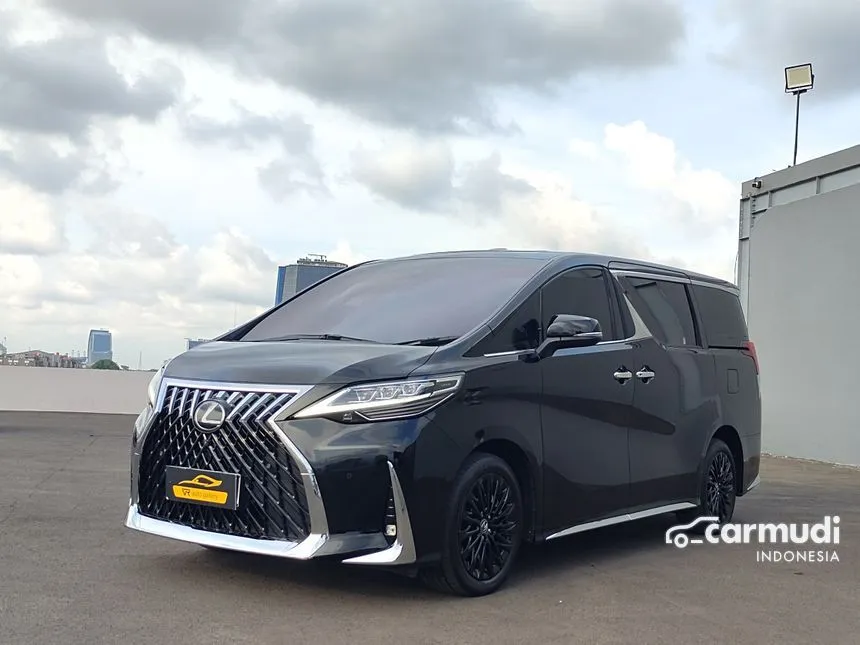 2022 Lexus LM350 Van Wagon