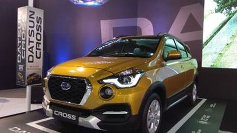 Datsun Cross Coba Goda Pengunjung IIMS 2018 dengan DP Rendah