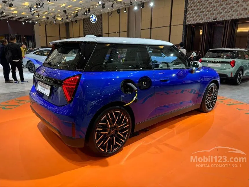 Jual Mobil MINI Cooper 2024 Cooper SE di Sulawesi Tengah Automatic Hatchback Biru Rp 1.117.000.000