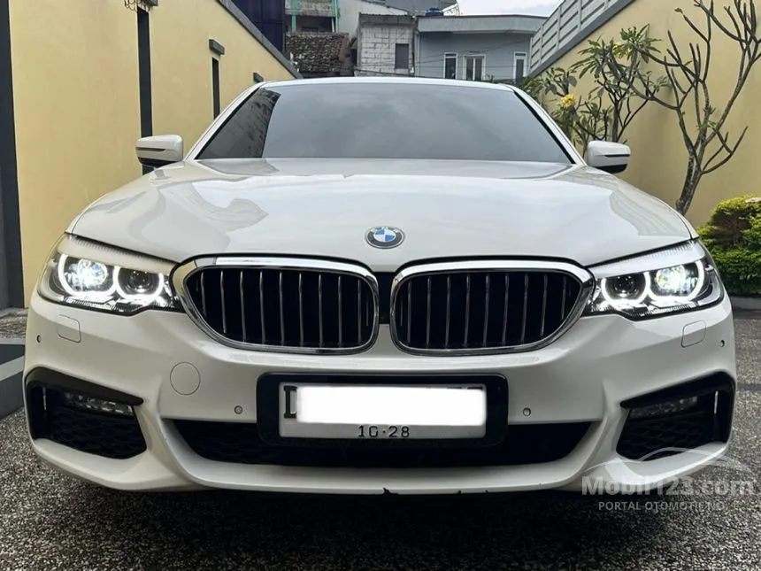 Jual Mobil BMW 530i 2018 Luxury 2.0 di Jawa Barat Automatic Sedan Putih Rp 825.000.000