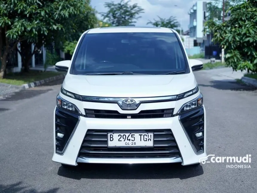 Jual Mobil Toyota Voxy 2017 2.0 di Banten Automatic MPV Putih Rp 285.000.000