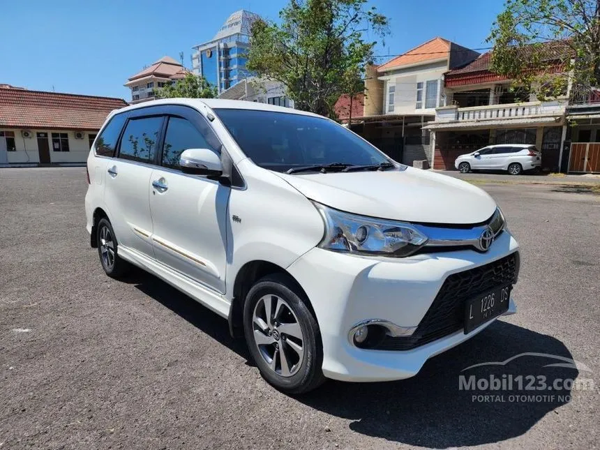 Jual Mobil Toyota Avanza 2017 Veloz 1.5 di Jawa Timur Automatic MPV Putih Rp 153.000.000