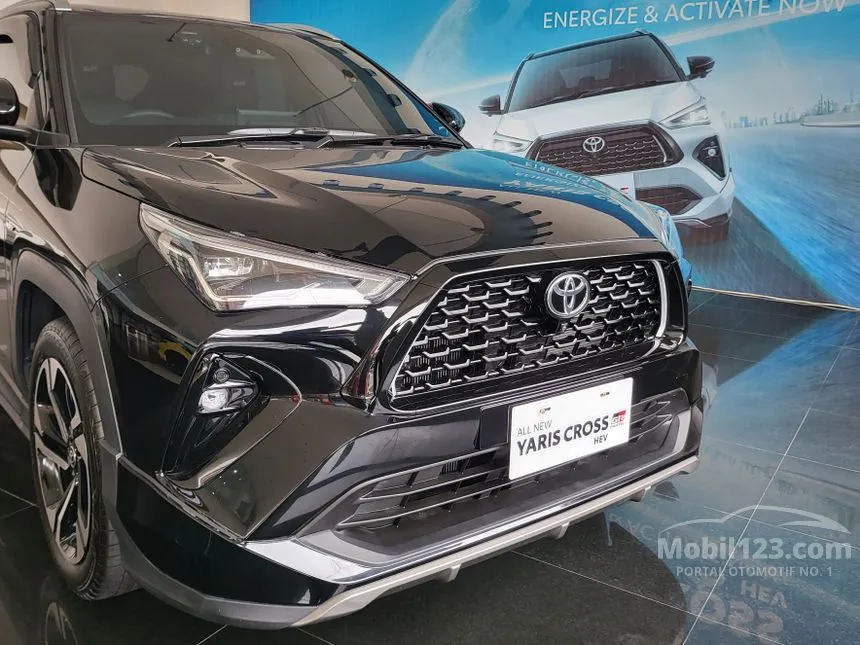 Jual Mobil Toyota Yaris Cross 2025 S HV with GR Parts Aero Pkg(Prem Clr) 1.5 di Banten Automatic SUV Hitam Rp 398.500.000