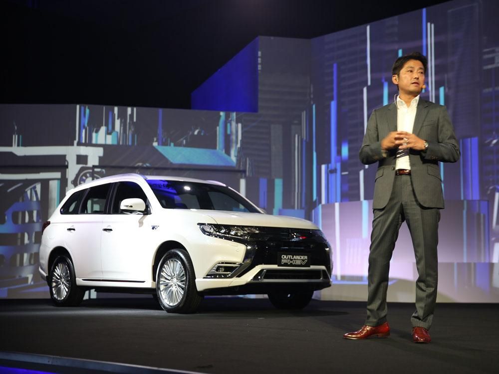 Mitsubishi: Jalan-Jalan Naik Outlander PHEV Keluar Duitnya Lebih Sedikit