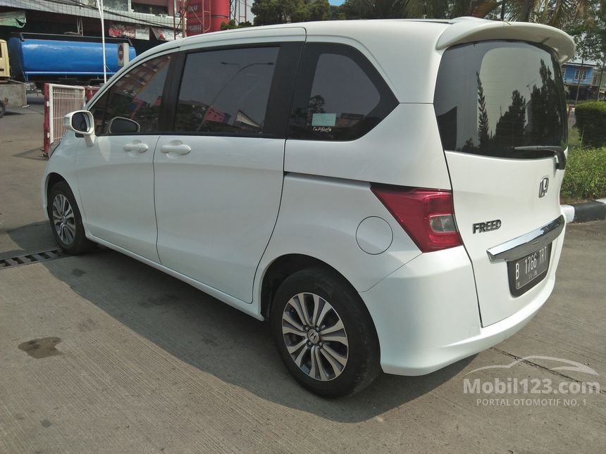 Jual Mobil  Honda  Freed  2013  E 1 5 di Jawa Barat Automatic 