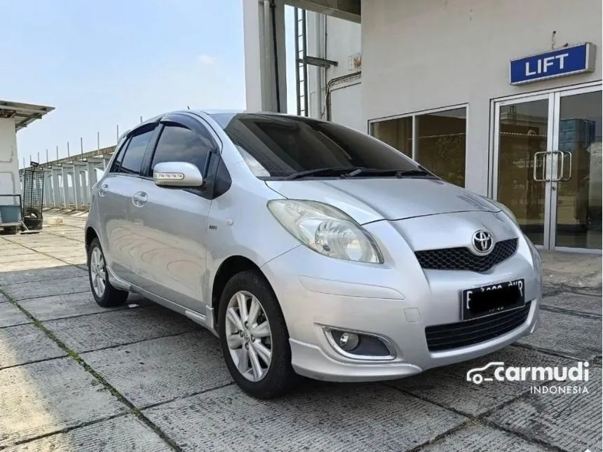 2010 Toyota Yaris E Hatchback