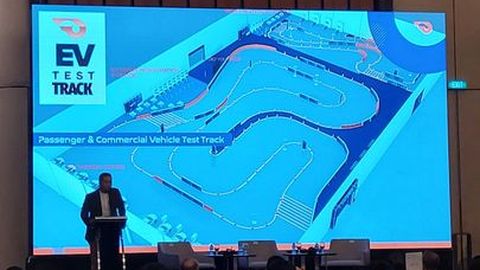 Pengunjung GIIAS 2022 Bisa Test Drive Kendaraan Listrik di Dalam Ruangan