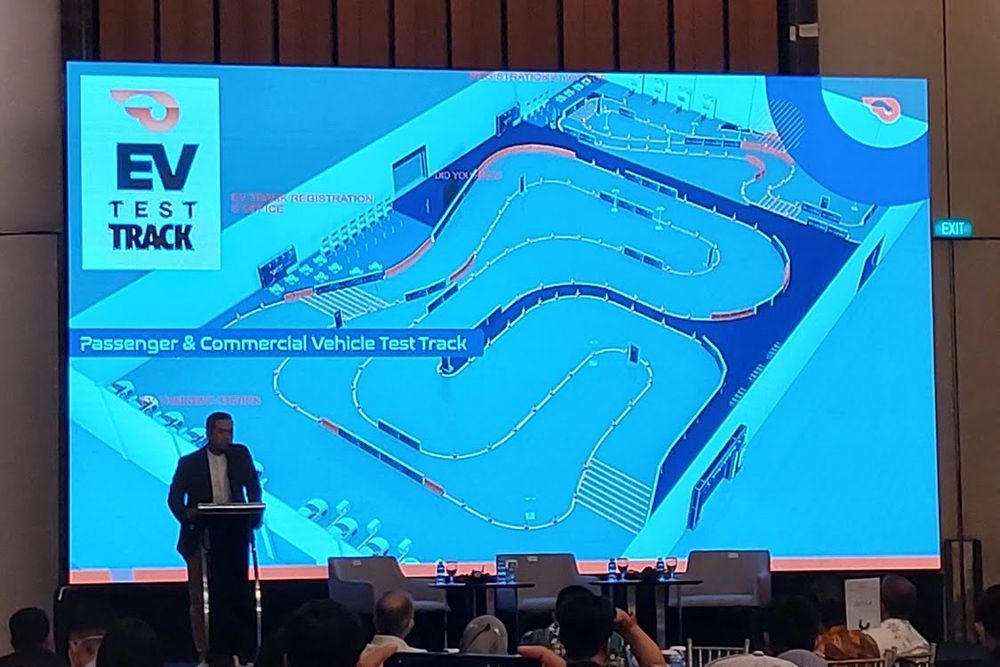 Pengunjung GIIAS 2022 Bisa Test Drive Kendaraan Listrik di Dalam Ruangan