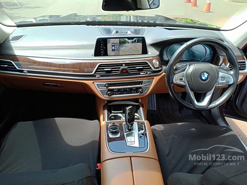 2015 BMW 740Li Pure Excellence Sedan