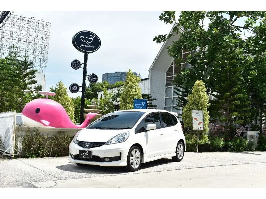 2013 Honda Jazz SV i-VTEC Hatchback