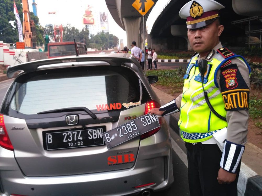 Banjir Surat Tilang Pada Hari Pertama Pemberlakuan Ganjil Genap