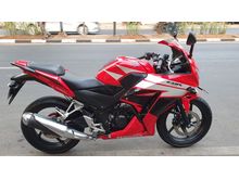 Honda CBR 150 tahun 2015 bisa kredit dp cuma 1jt
