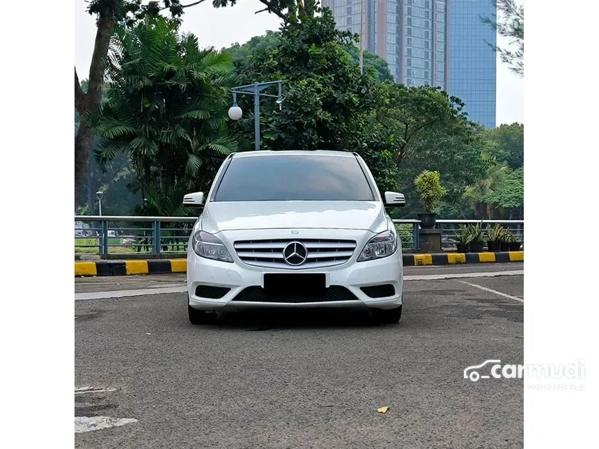 2013 Mercedes-Benz B200 Urban Hatchback