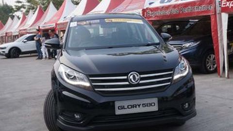 DFSK Glory 580 Pikat Pengunjung GIIAS 2018 untuk Melakukan Test Drive