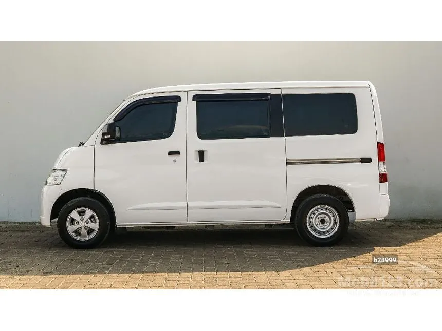 2022 Daihatsu Gran Max Mini Bus D Van