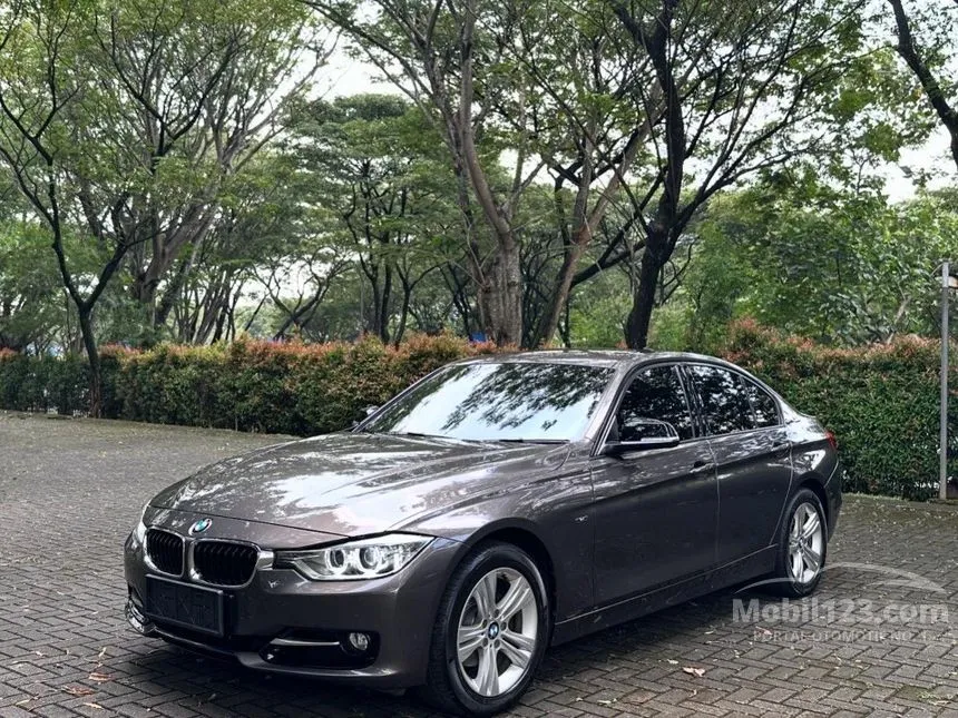 Jual Mobil BMW 320i 2015 Sport 2.0 di DKI Jakarta Automatic Sedan Coklat Rp 296.000.000