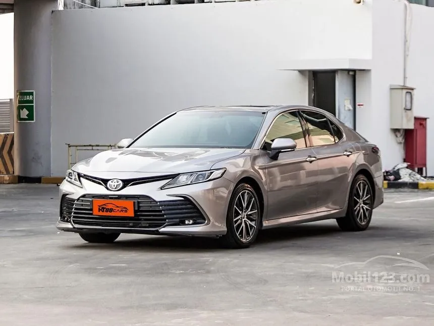 2022 Toyota Camry V Sedan