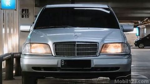 Membeli Mercedes-Benz C200 Bekas, Harga Mulai Rp80 Jutaan