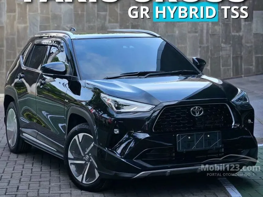 Jual Mobil Toyota Yaris Cross 2024 S GR Parts Aero Package HEV 1.5 di Banten Automatic Wagon Hitam Rp 424.500.000