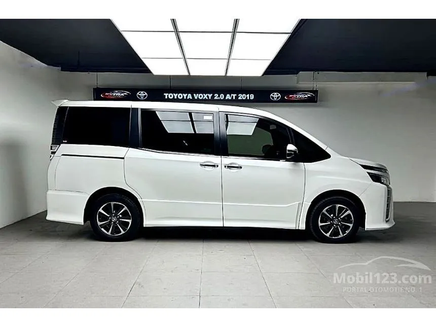 2019 Toyota Voxy MPV