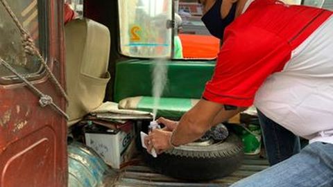 Komunitas Tosca Gelar Penyemprotan Disinfektan untuk Angkutan Umum