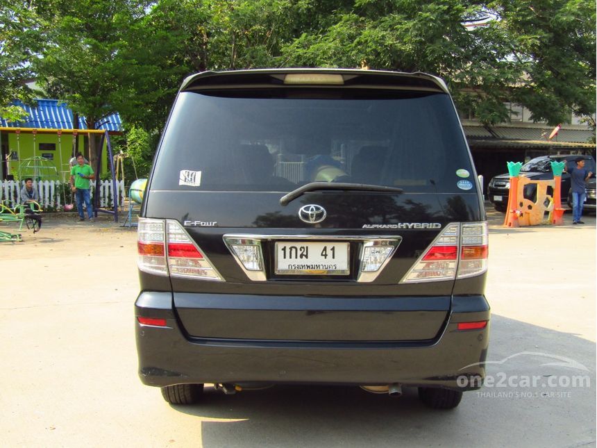 Toyota Alphard Hybrid e-Four: Mewah, Hemat, dan Pintar Menghadapi Medan