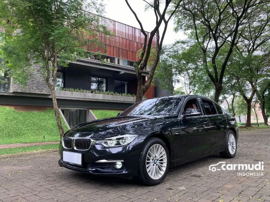 2018 BMW 320i Luxury Sedan