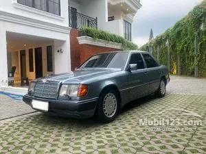 1988 Mercedes-Benz 300 3.0 E Sedan
