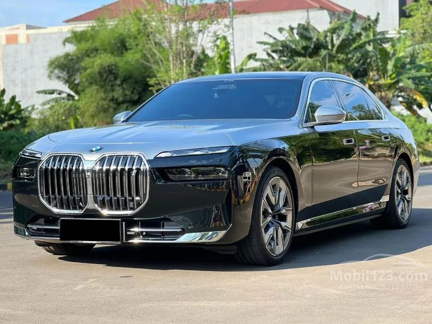 2023 BMW i7 xDrive60 Gran Lusso Sedan