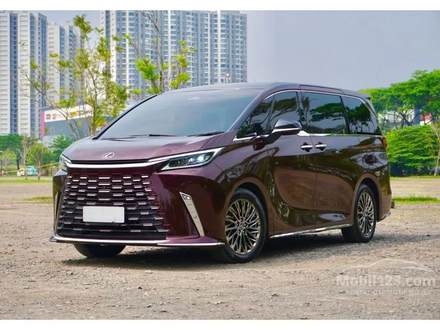 2025 Lexus LM 350h 7 Seater MPV