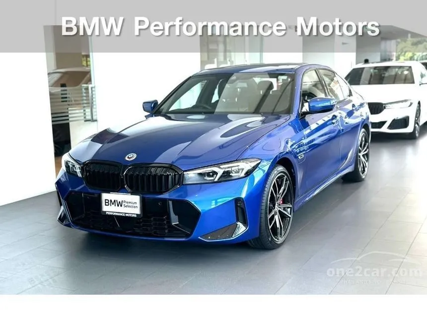 2022 BMW 330e M Sport Sedan