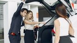 Duh, 'Perang Harga' Mobil China juga Ganggu Harga Mobil Bekas!