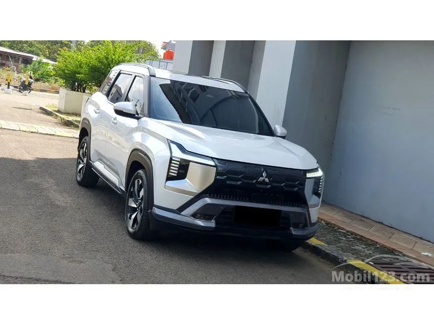 2025 Mitsubishi Destinator Ultimate Premium (Quartz White Pearl) SUV