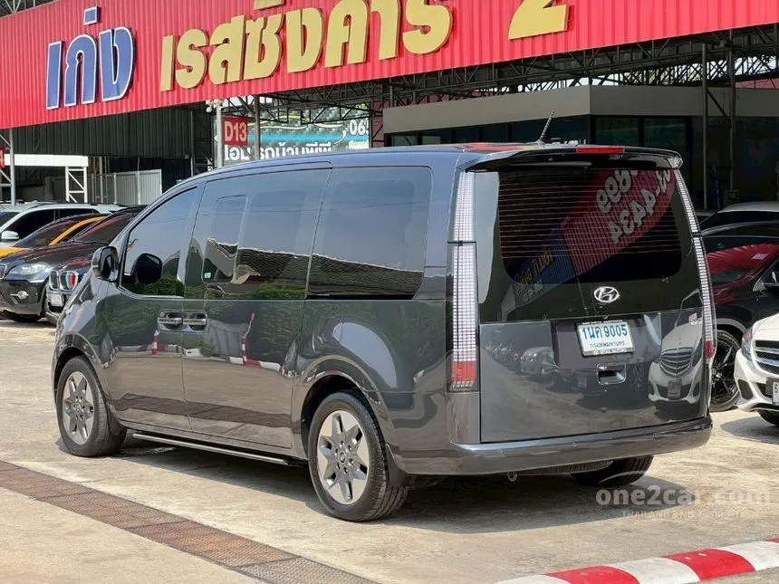 2021 Hyundai Staria SEL Van