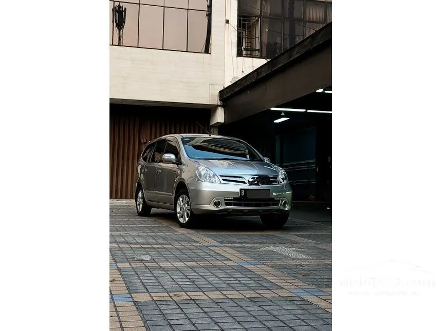2011 Nissan Grand Livina Ultimate MPV