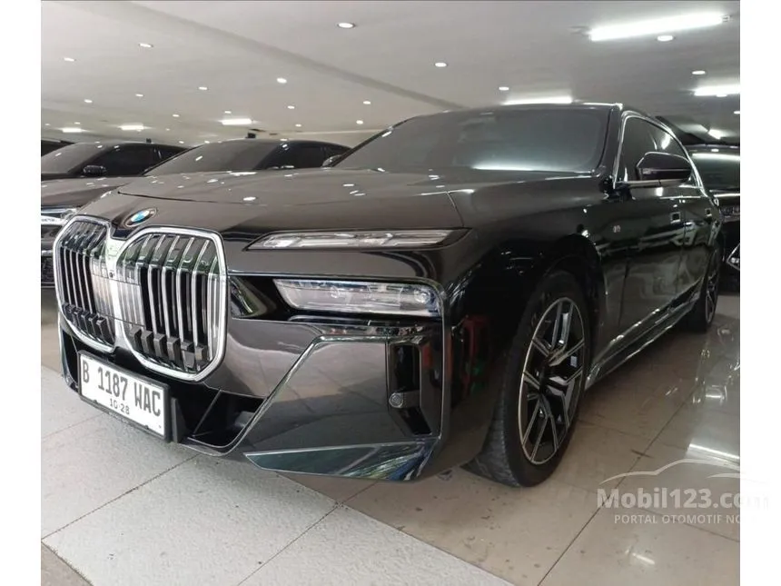 2023 BMW 735i M Sport Sedan