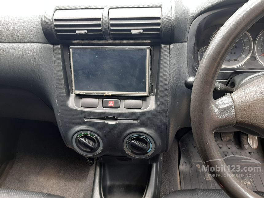 Legenda Jalanan: Mengupas Toyota Avanza G Manual 2006